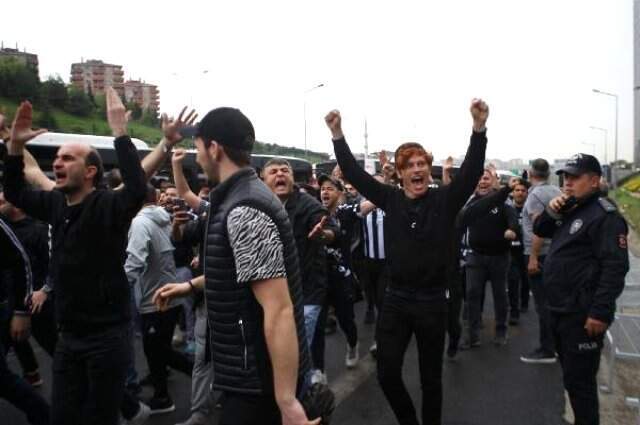 Otobüslerin Camlarını Kıran Beşiktaşlı Taraftarlar Stada Alınmadı