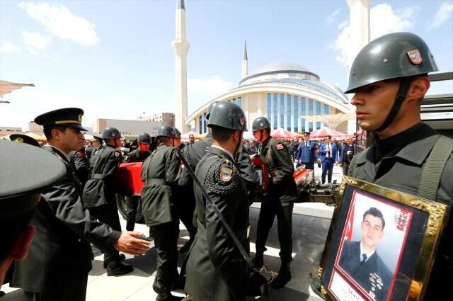 Şehit Olan Yüzbaşının Cenazesinde 34 Kişi Gözaltına Alındı!