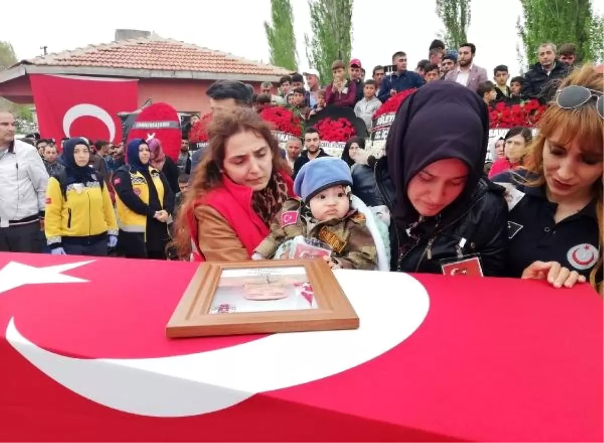 Şehit Sözleşmeli Er, Afyonkarahisar'da Gözyaşlarıyla Uğurlandı
