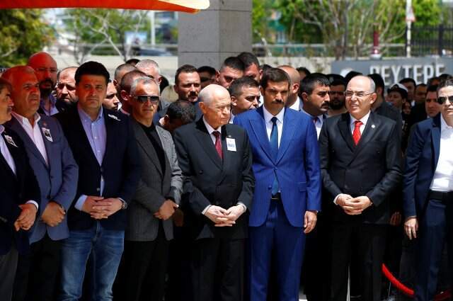 Şehit Yüzbaşı Özdemir'in Annesi Cenazeye Sağlık Ekipleriyle Geldi