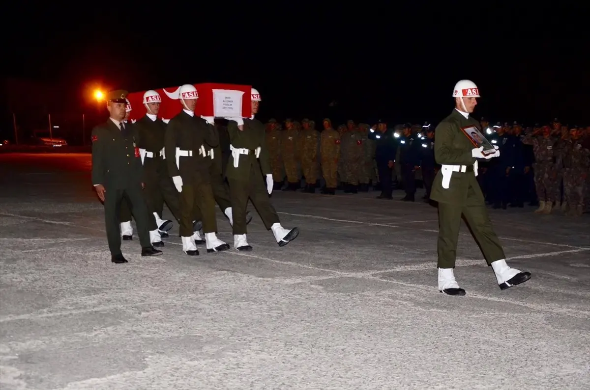 Şırnak'ta Şehit Düşen Askerlerin Cenazeleri Memleketlerine Uğurlandı