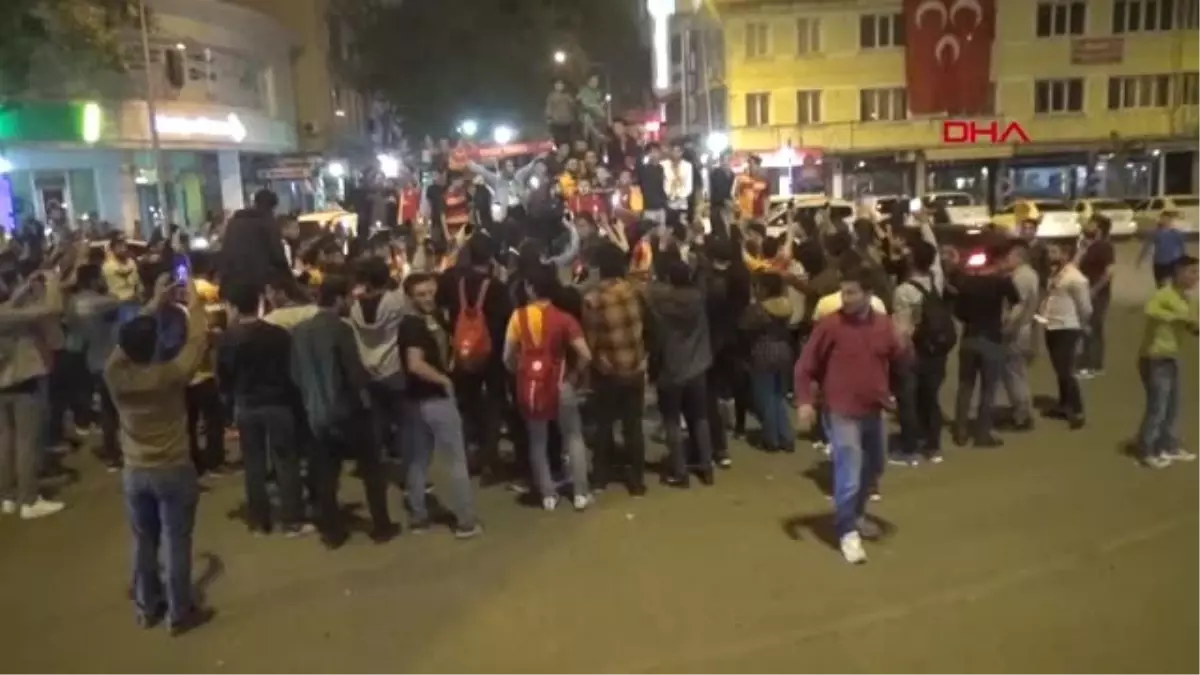 Spor Galatasaraylı ve Beşiktaşlı Taraftarlar Arasında Arbede
