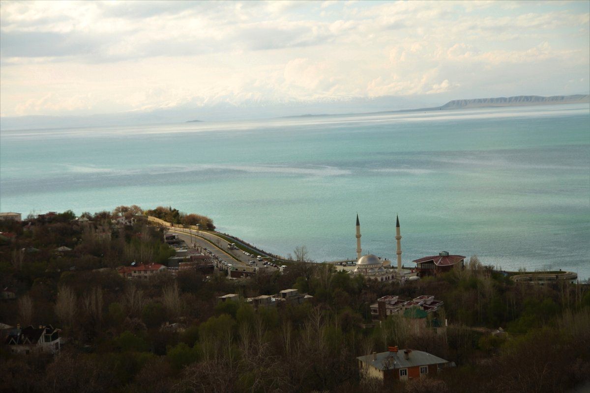 Vanlılar Şehri 'Seyir Terası'Ndan İzliyor