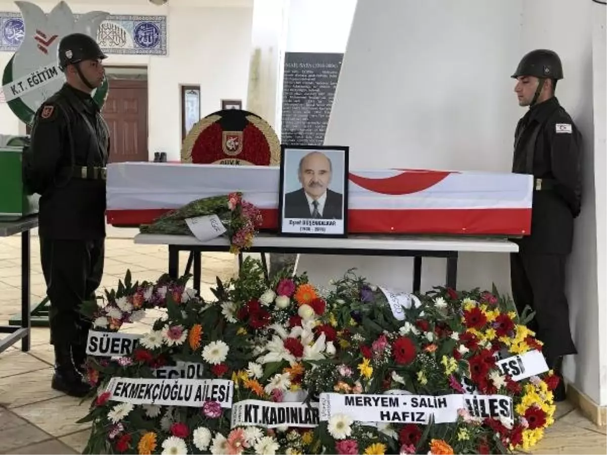 Ada'da Mücadele Verdi, Vasiyeti Yerine Getirildi... Eşref Düşenkalkar Toprağa Verildi