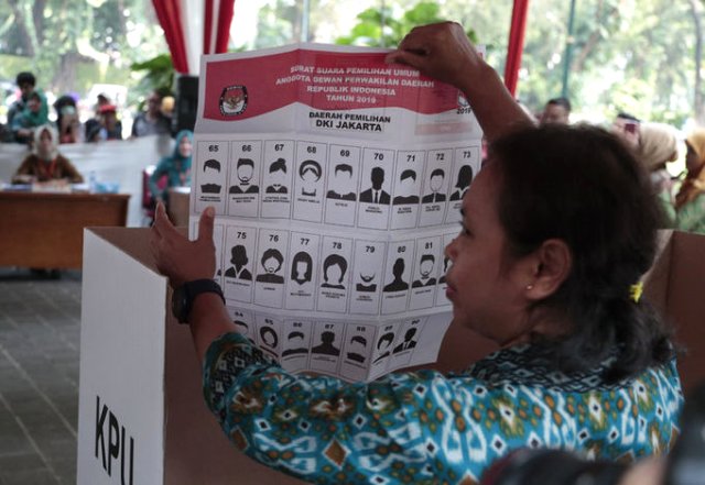 Endonezya'daki Seçimlerde Yorgunluktan Ölen Vazifeli Sayısı 500 Oldu