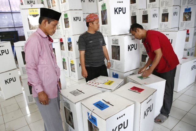 Endonezya'daki Seçimlerde Yorgunluktan Ölen Vazifeli Sayısı 500 Oldu