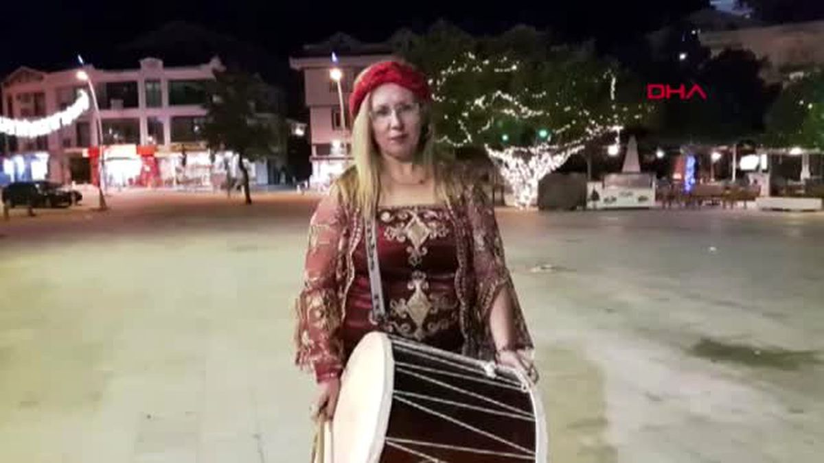 Muğla Datçalılar, Kadın Davulcunun Manileriyle Sahura Kalkıyor