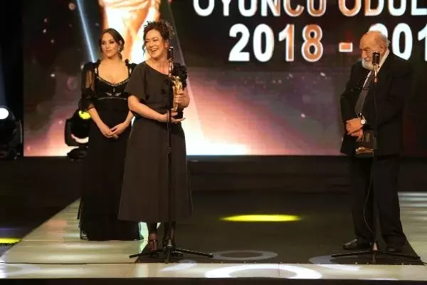 24. Sadri Alışık Sinema ve Tiyatro Oyuncu Ödülleri Sahiplerini Buldu 24. Sadri Alışık Sinema ve Tiyatro Oyuncu Ödülleri Sahiplerini Buldu