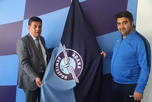 Adana Demirspor, Ümit Özat ile 1 Yıllık Yeni Sözleşme İmzaladı Adana Demirspor, Ümit Özat ile 1 Yıllık Yeni Sözleşme İmzaladı
