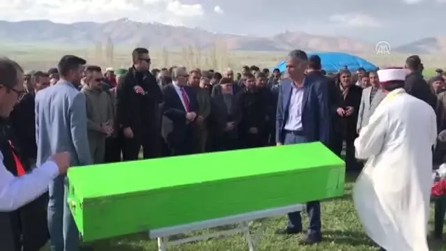 Küçük Furkan Son Yolculuğuna Uğurlandı Küçük Furkan Son Yolculuğuna Uğurlandı
