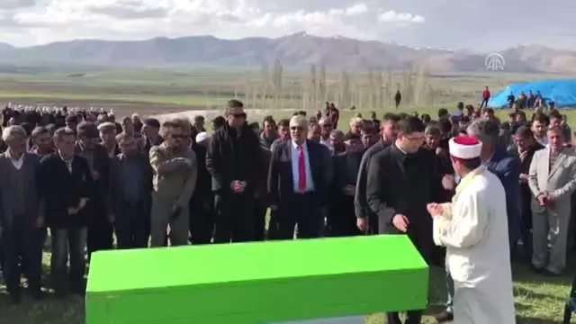 Küçük Furkan Son Yolculuğuna Uğurlandı Küçük Furkan Son Yolculuğuna Uğurlandı