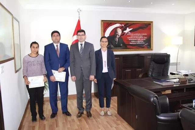 Seydikemer Kaymakamı Gökçekuyu'dan Tapu Personeline Başarı Belgesi Seydikemer Kaymakamı Gökçekuyu'dan Tapu Personeline Başarı Belgesi