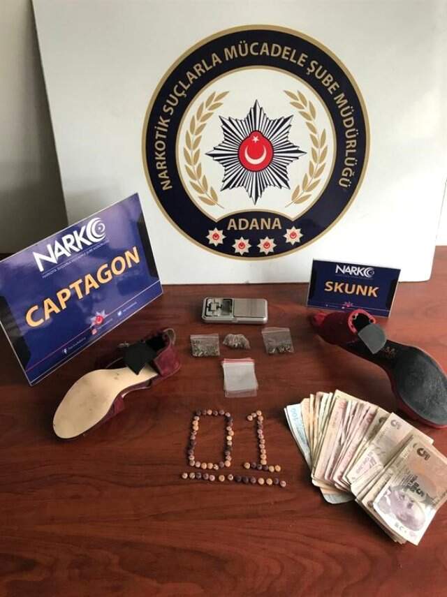 Ayakkabının Topuğuna Uyuşturucu Hap Gizlemişler
