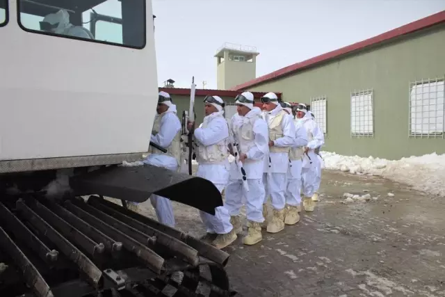 Karlı Dağların Zirvesini Yuva Yapan Mehmetçikten Vatan Savunması