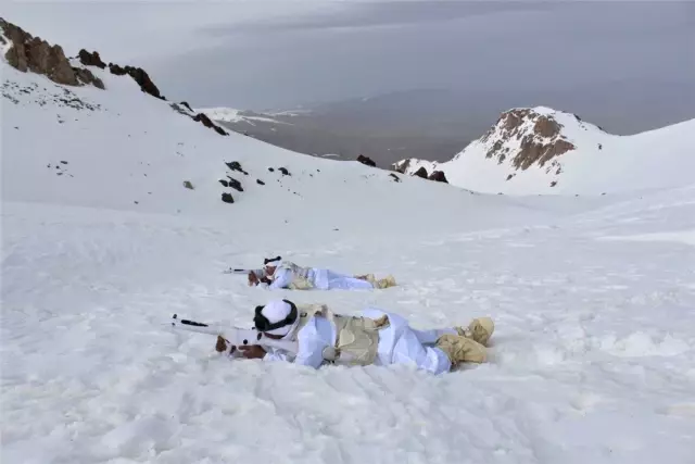 Karlı Dağların Zirvesini Yuva Yapan Mehmetçikten Vatan Savunması