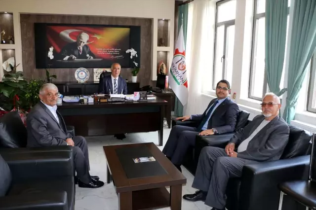 Kaymakam Özdemir'den Başkan Karadağ'a Ziyaret Kaymakam Özdemir'den Başkan Karadağ'a Ziyaret