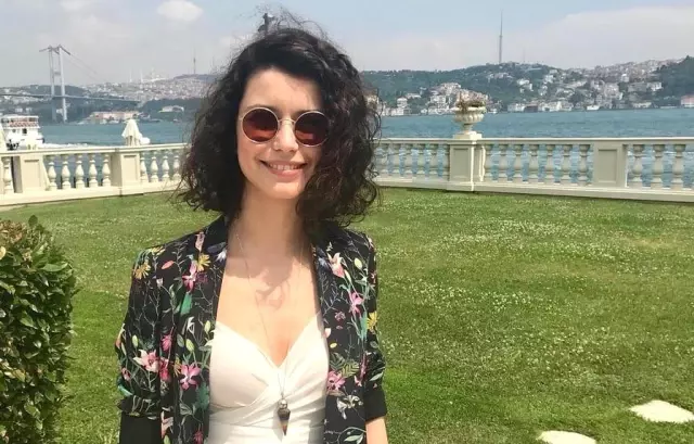 Uzun Süredir Siyasi Paylaşım Yapmayan Beren Saat, Ekrem İmamoğlu'na Destek Oldu