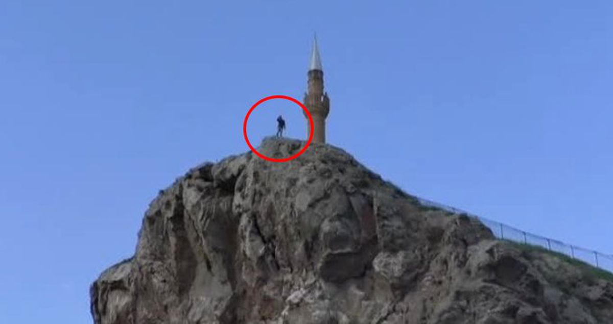 Polisin 'Öteki Tarafta Çiçekle mi Karşılanacaksın' Sözü Bunalıma Giren Adamı İntihardan Vazgeçirdi