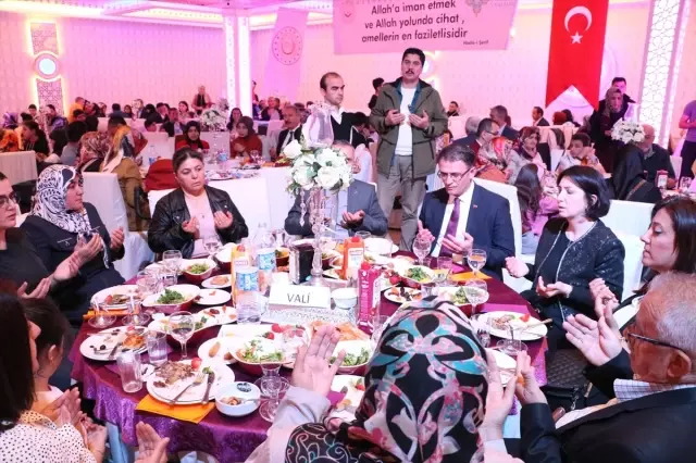 Tokat Valisi Balcı, Şehit Aileleri ve Gazilerle İftarda Buluştu Tokat Valisi Balcı, Şehit Aileleri ve Gazilerle İftarda Buluştu