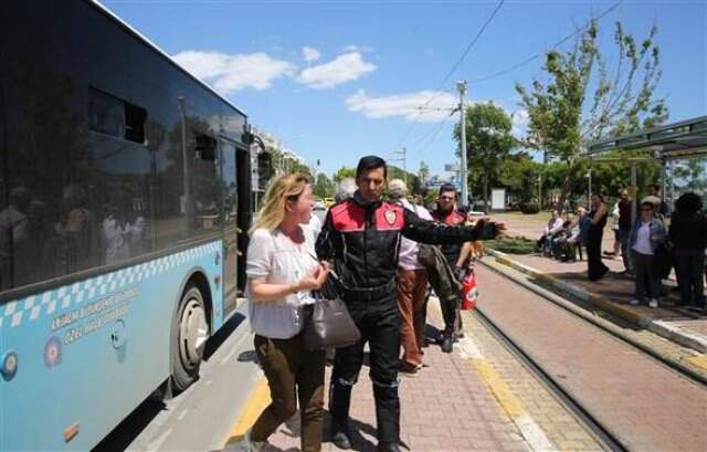 Türklüğe Hakaret Eden Kadın Yolcu, Otobüs Şoförünü Çileden Çıkardı