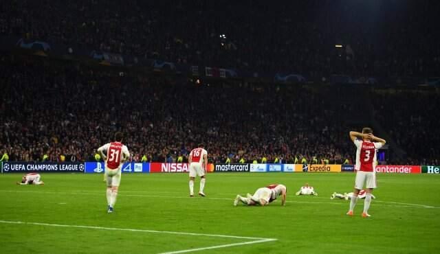 90+5'te Gol Yiyen Ajaxlı Oyuncular Yıkıldı!