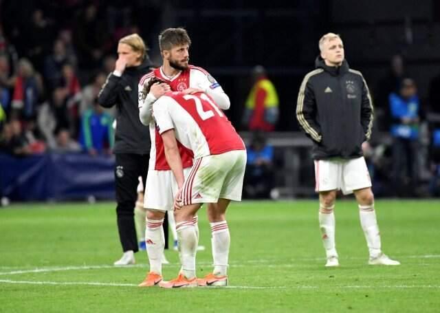 90+5'te Gol Yiyen Ajaxlı Oyuncular Yıkıldı!