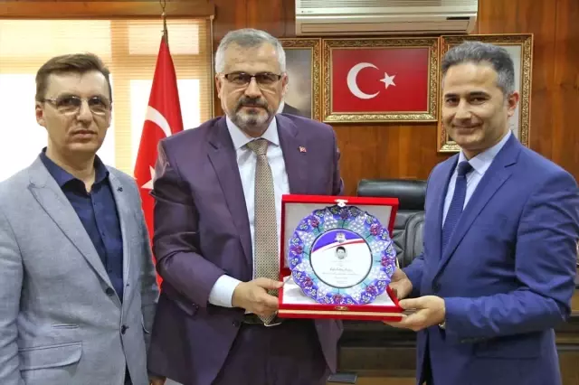 Başkan Kılıç'a Mezun Olduğu Okuldan Sürpriz Başkan Kılıç'a Mezun Olduğu Okuldan Sürpriz