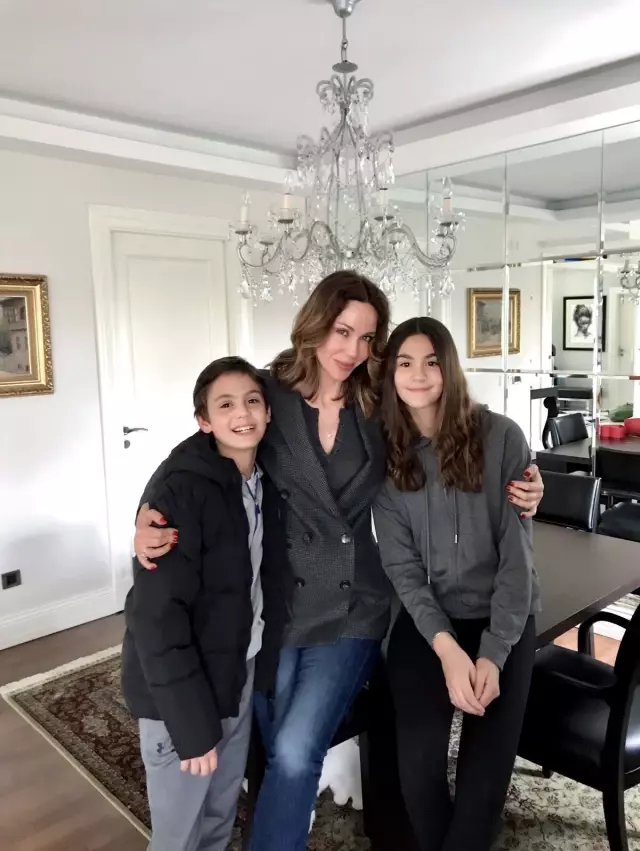 Demet Şener, Kızının Kendi Yolunda İlerlemesini İstiyor Demet Şener, Kızının Kendi Yolunda İlerlemesini İstiyor