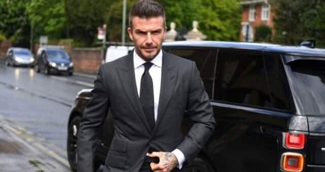 Direksiyon Başında Telefon Kullanan Beckham'a Ceza!