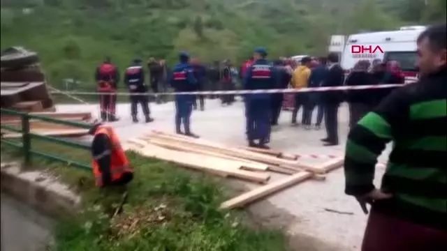 Düzce Köprüden Geçen Traktör Devrildi: 1 Ölü, 2 Yaralı