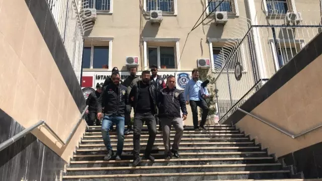 İstanbul'da 16 Yıl Önce Öldüren Babalarının Katilini Öldüren Şüpheli Yakalandı İstanbul'da 16 Yıl Önce Öldüren Babalarının Katilini Öldüren Şüpheli Yakalandı