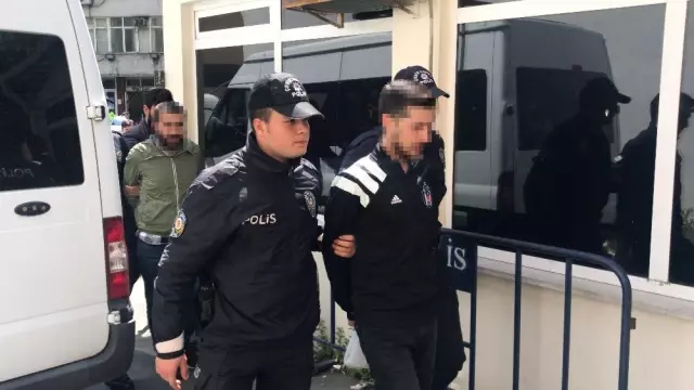 İstanbul'da 16 Yıl Önce Öldüren Babalarının Katilini Öldüren Şüpheli Yakalandı İstanbul'da 16 Yıl Önce Öldüren Babalarının Katilini Öldüren Şüpheli Yakalandı