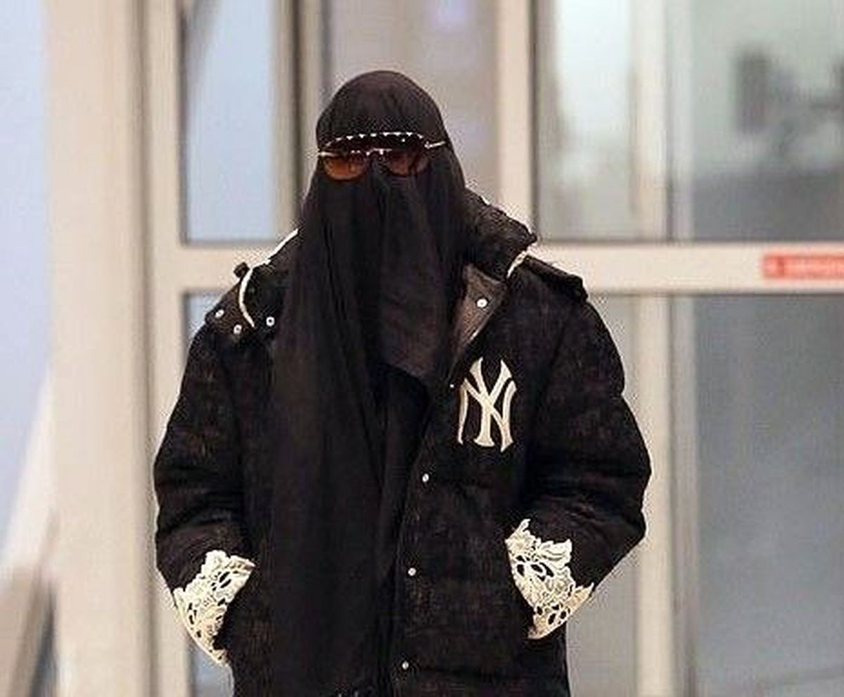 Havaalanına Burka İle Giren Madonna, Güvenlik Aramasında Soyundu