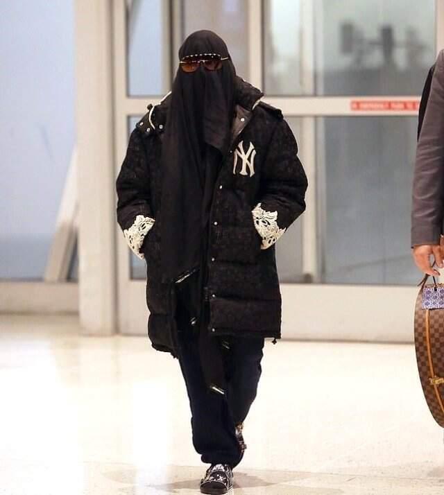 Madonna Havaalanına Burka İle Girdi, Güvenlik Aramasında Soyundu