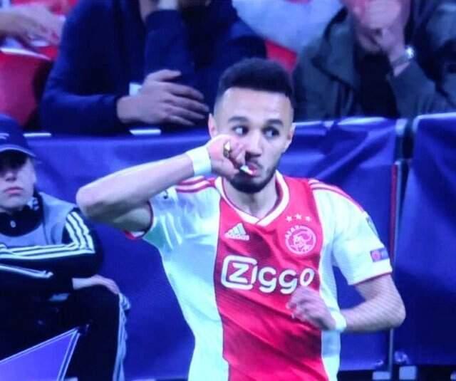 Mazraoui ve Ziyech, Maç Oynanırken Orucunu Açtı