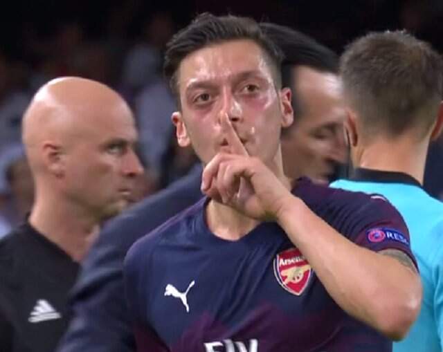 Mesut Özil'den Valencia Taraftarlarına Tepki!
