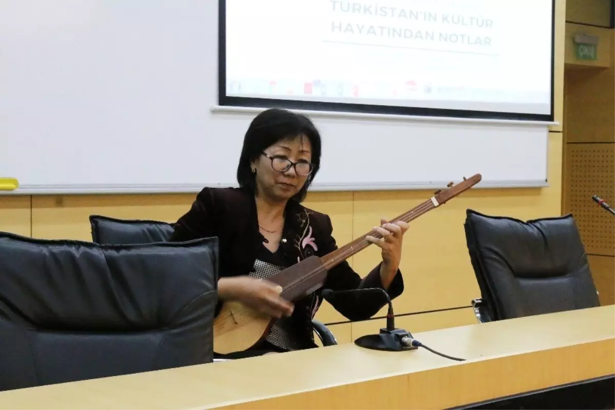Saü'de Türkistan'ın Kültür Hayatı Konuşuldu