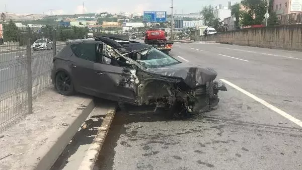 Tır'a Çarpan Otomobilin Tekeri Fırladı