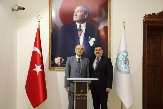 Vali Arslantaş'a Üniversite Yıllarındaki Hocasından Sürpriz Ziyaret Vali Arslantaş'a Üniversite Yıllarındaki Hocasından Sürpriz Ziyaret
