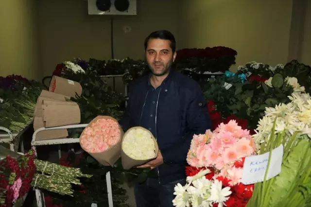 Çiçeklerin Mezattan Anne Kucağına Yolculuğu Başladı Çiçeklerin Mezattan Anne Kucağına Yolculuğu Başladı