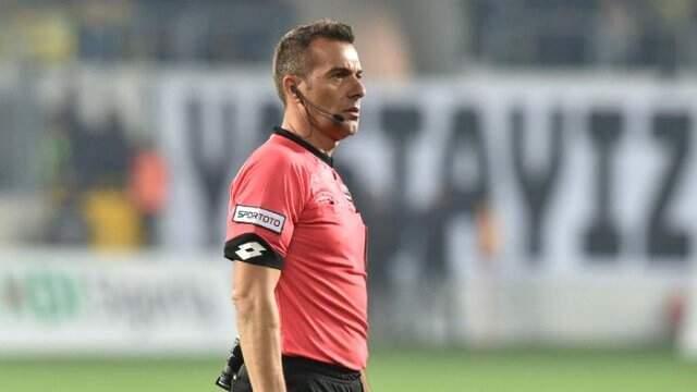 Cüneyt Çakır Rekor Kırdı! Hakemler Ne Kadar Maaş Alıyor?