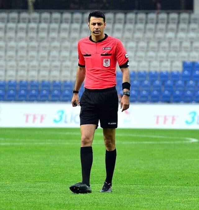 Cüneyt Çakır Rekor Kırdı! Hakemler Ne Kadar Maaş Alıyor?