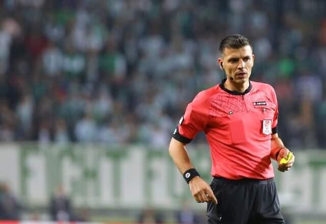 Cüneyt Çakır Rekor Kırdı! Hakemler Ne Kadar Maaş Alıyor?