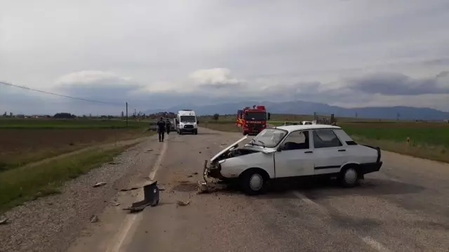 Denizli'de Trafik Kazası: 3 Yaralı Denizli'de Trafik Kazası: 3 Yaralı