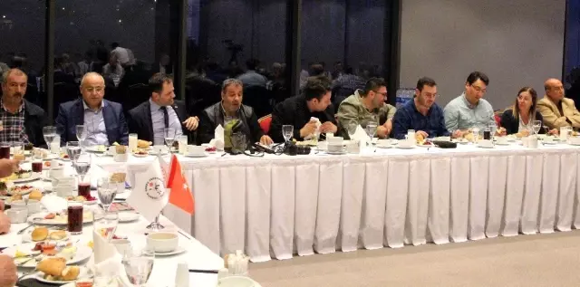 Güreş Camiası İftar Yemeğinde Bir Araya Geldi Güreş Camiası İftar Yemeğinde Bir Araya Geldi