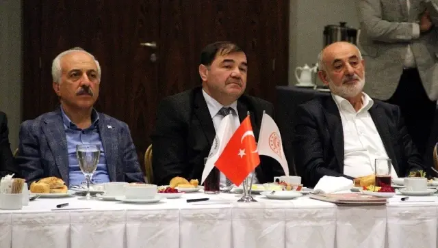 Güreş Camiası İftar Yemeğinde Bir Araya Geldi Güreş Camiası İftar Yemeğinde Bir Araya Geldi
