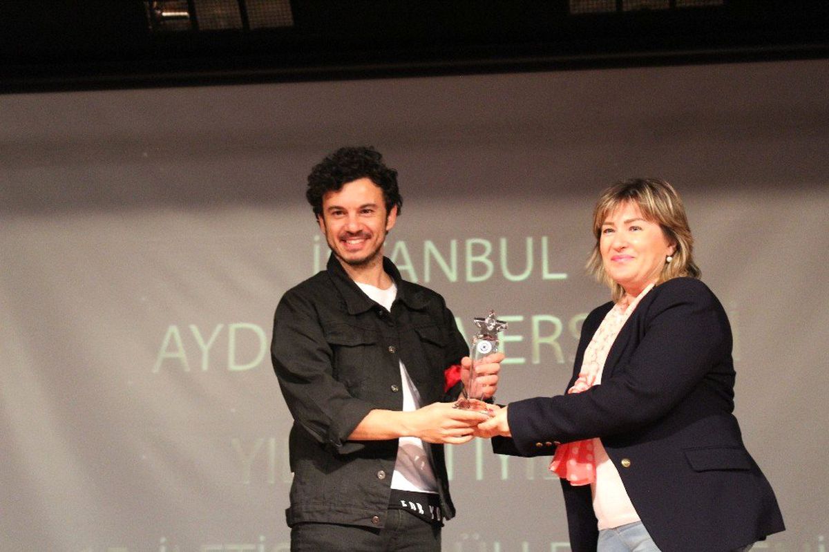 İaü İletişim Ödülleri'nde Ünlüler Geçidi