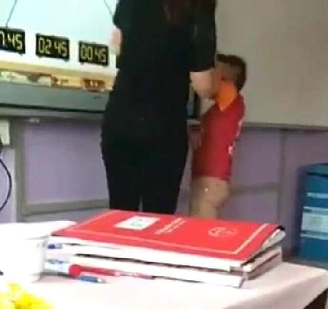 Öğretmenden 4'üncü Sınıf Öğrencisine Tokat Kamerada!