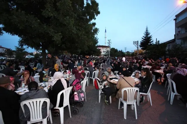 Osmaneli'nde İftar Programı Düzenlendi Osmaneli'nde İftar Programı Düzenlendi