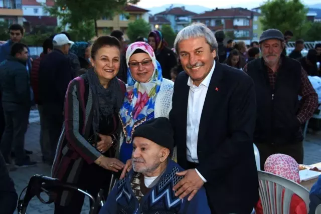 Osmaneli'nde İftar Programı Düzenlendi Osmaneli'nde İftar Programı Düzenlendi
